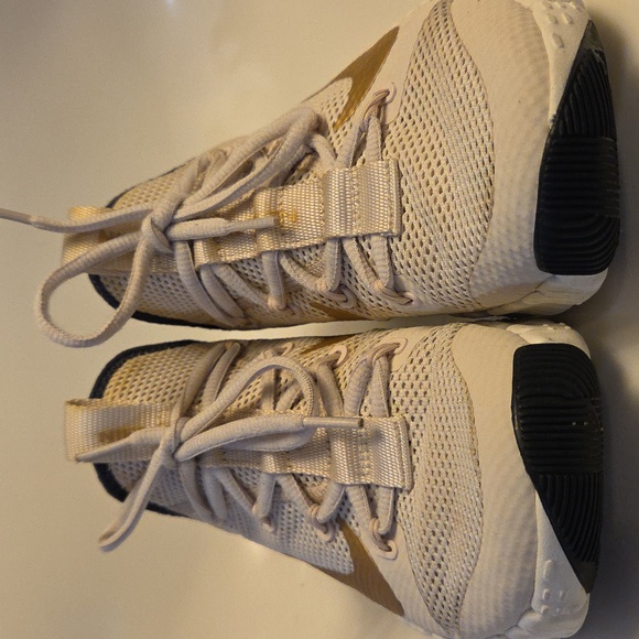 Nike Athletic Shoes in Cream and Gold - Picture 11 of 13